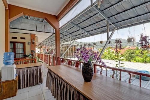 โอโย ไลฟ์ 91480 ปูตรีดาปิซา ชารียะห์