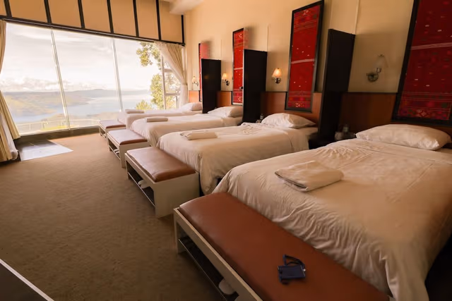 Tongging Point Lodge Deluxe, Lake Toba View