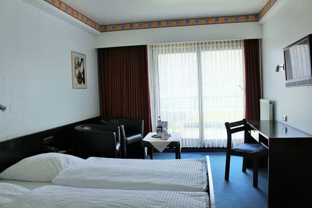 Double or Twin Room, Balcony (Partial river view)