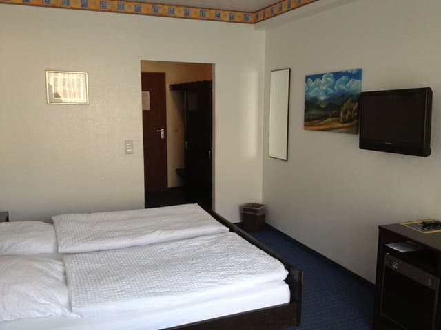 Double or Twin Room, Balcony (Partial river view)
