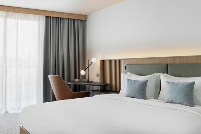 Deluxe Room, 1 King Bed, Non Smoking, City View