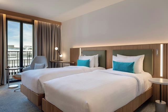 Room, 2 Twin Beds, Non Smoking, City View