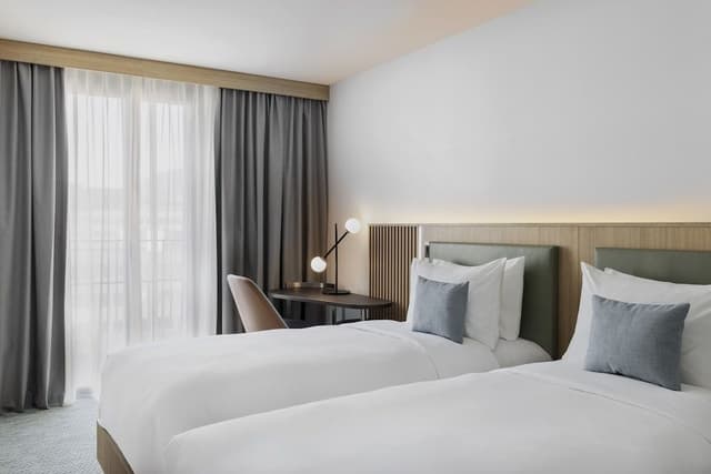Room, 2 Twin Beds, Non Smoking, City View
