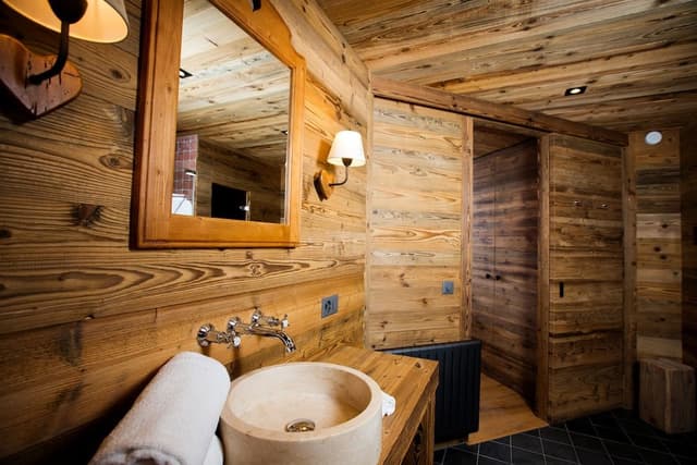 Suite (Swiss)
