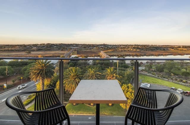 Deluxe Bridgeview Suite