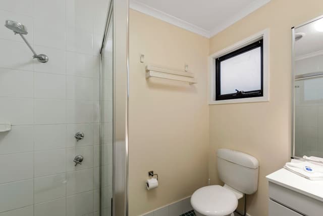 Deluxe 3 Bedroom Cabin - Sleeps 8