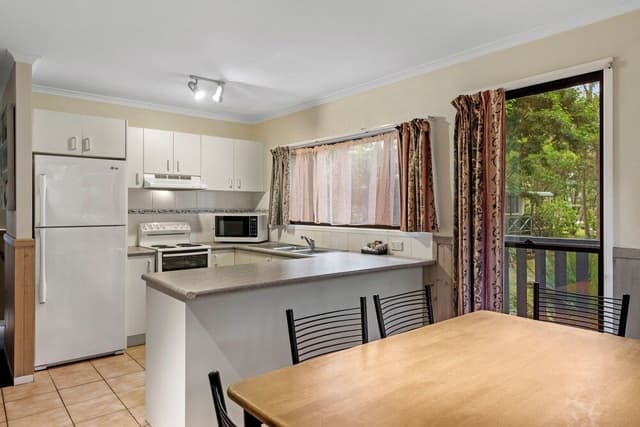 Deluxe 3 Bedroom Cabin - Sleeps 8