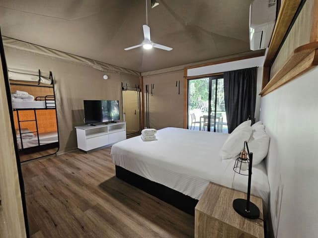 Deluxe Safari Tent - Sleeps 4