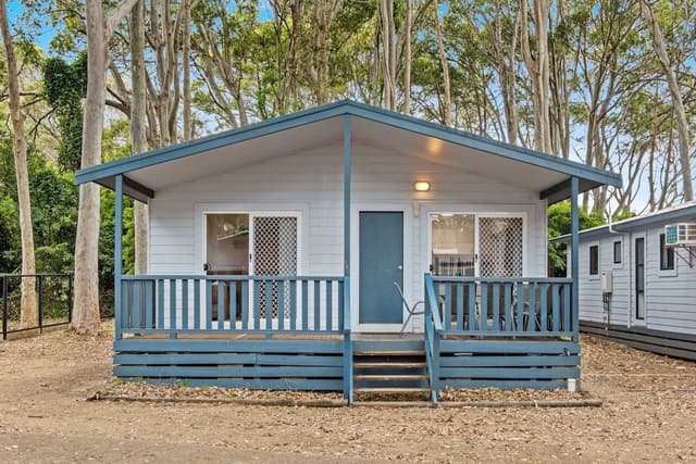 Deluxe 3 Bedroom Cabin - Sleeps 8