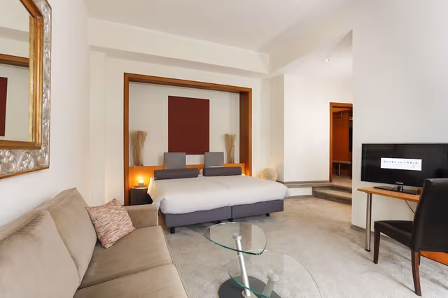 Deluxe Suite, 1 Queen Bed, Non Smoking, River View