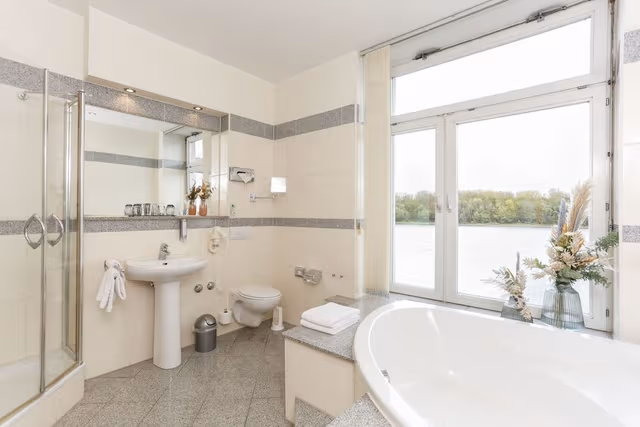 Deluxe Suite, 1 Queen Bed, Non Smoking, River View