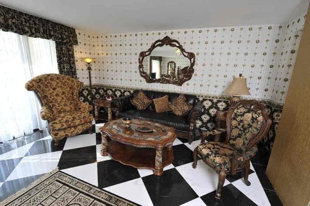 Suite (Burg)