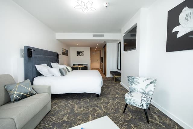 Double Superior Room with Balcony - Pond View