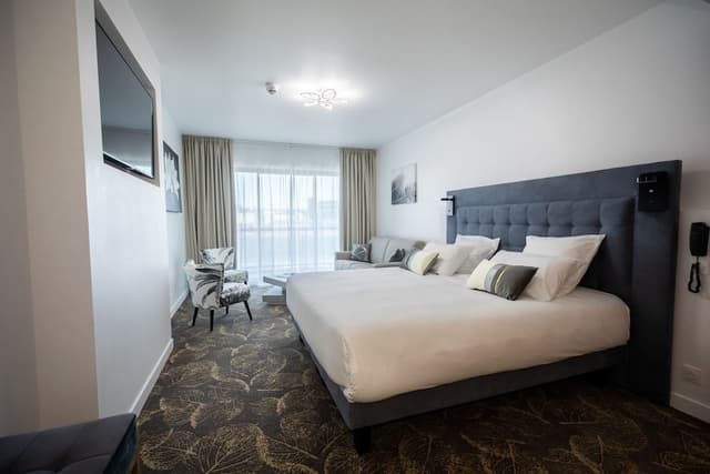 Double Superior Room with Balcony - Pond View