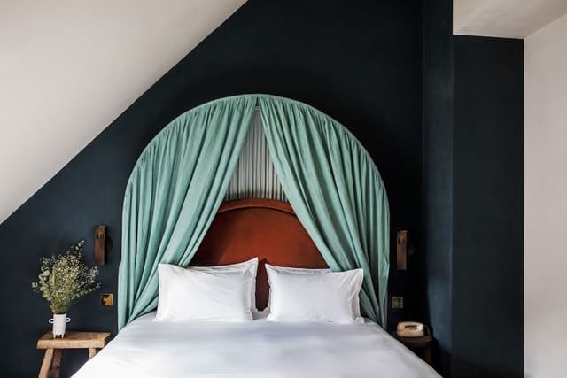 Room (Parisian Eaves)