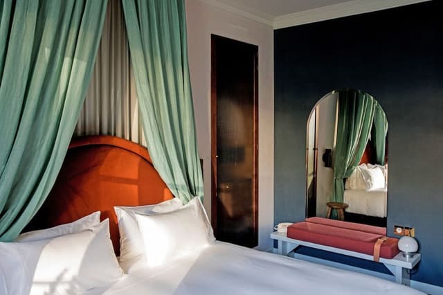 Room (Uzès)