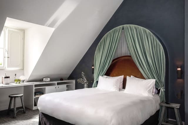 Room (Parisian Eaves)