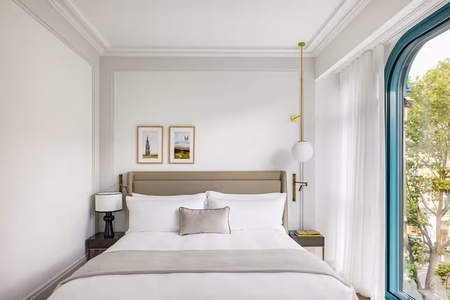 One King Bed Premium