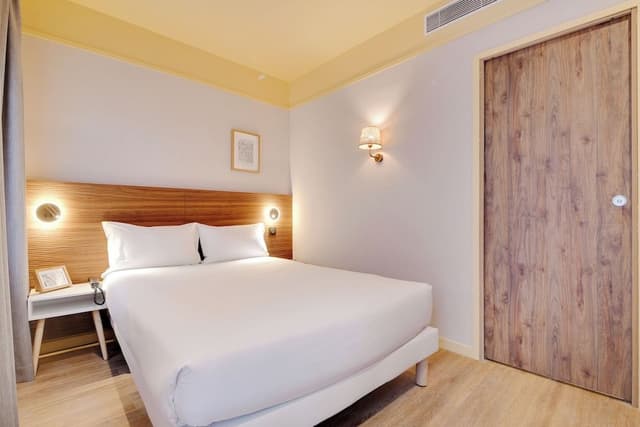 Basic Single Room, Courtyard View