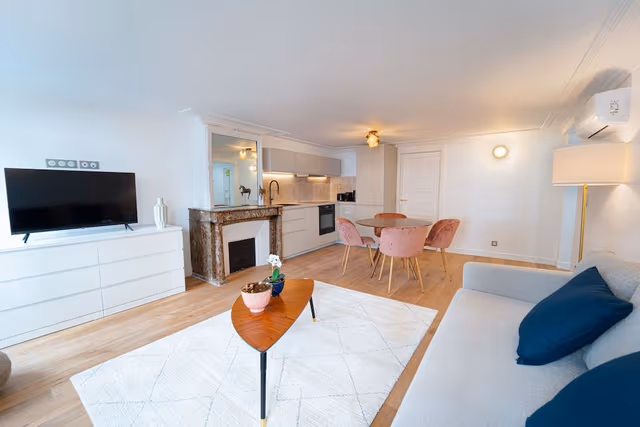 Deluxe Apartment