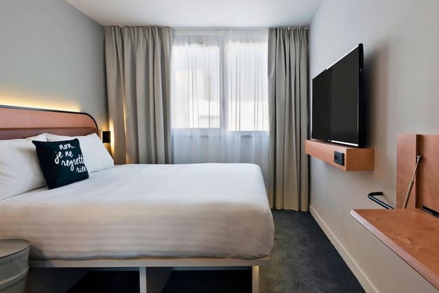 Room, 1 Queen Bed (Moxy Sleeper)