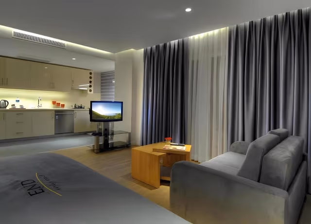 Corner Suite with Kitchen