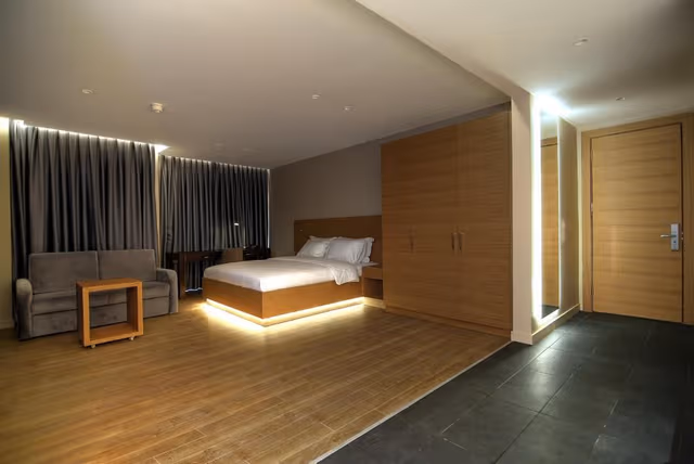Corner Suite with Kitchen