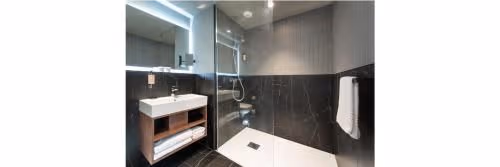 Deluxe Room with 1 king-size bed, sofa and large bay window