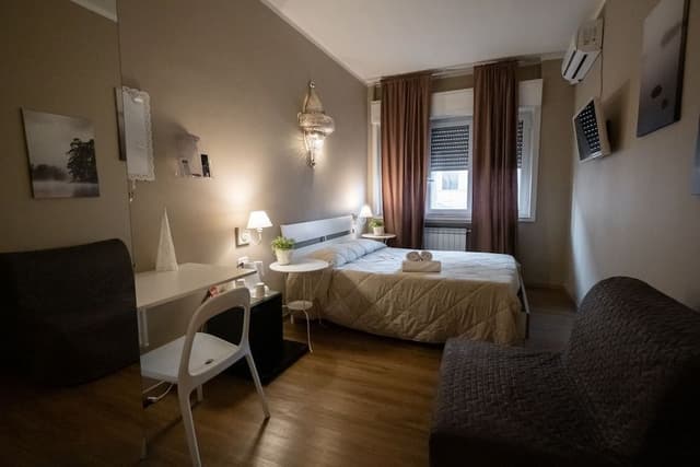 Classic Double Room, 1 Bedroom, Private Bathroom (1-2)