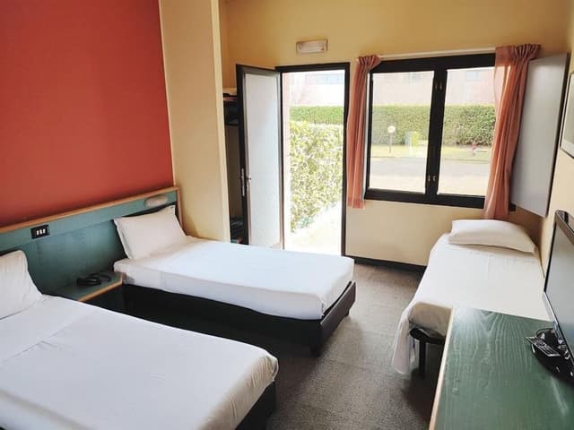 Economy Triple Room