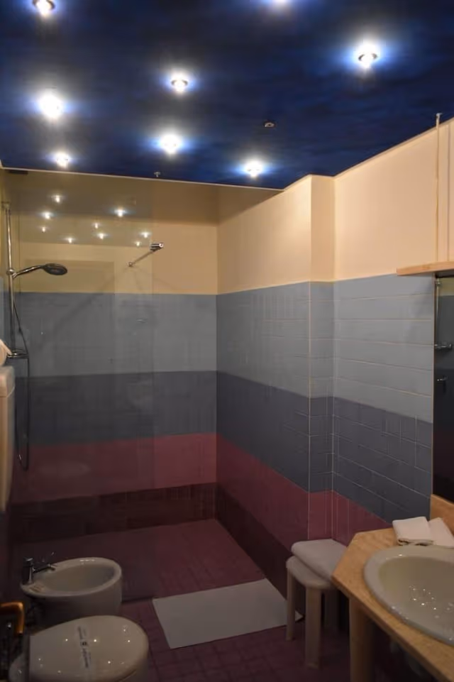 Economy Room, 1 Queen Bed