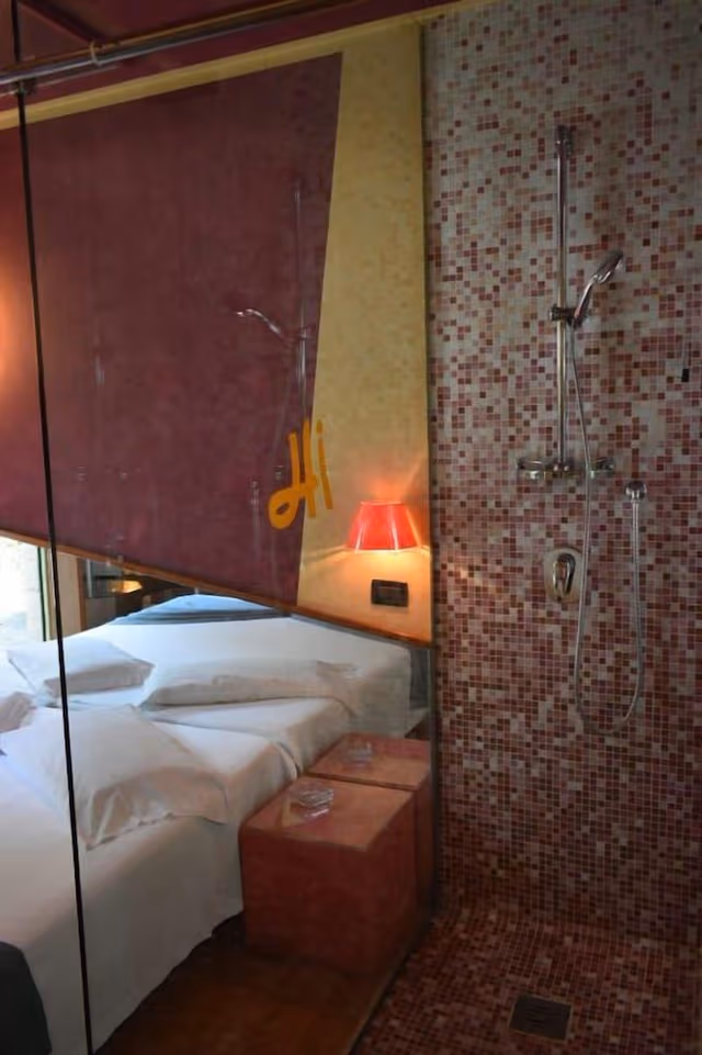 Economy Room, 1 Queen Bed