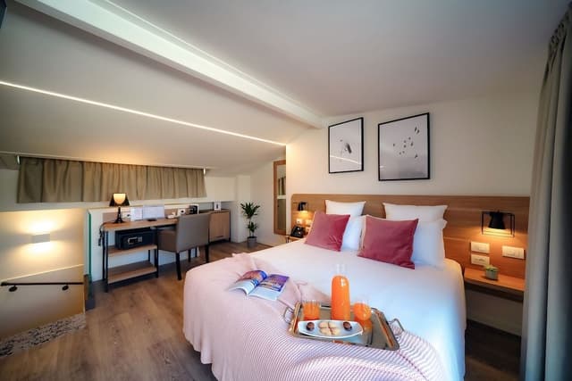 Deluxe Room, City View