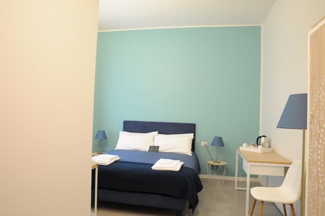 Comfort Room, Courtyard View