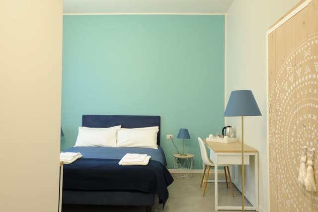 Comfort Room, Courtyard View