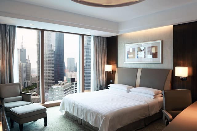 Grand Tower Horizon Executive 1 King