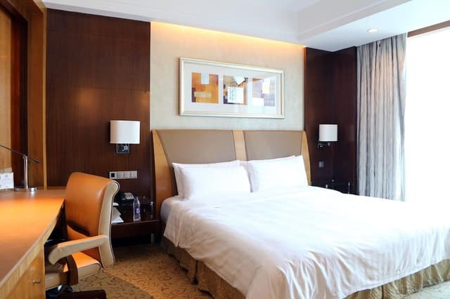 Grand Tower Horizon Executive 1 King
