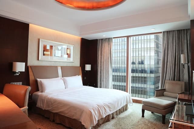 Grand Tower Horizon Executive 1 King
