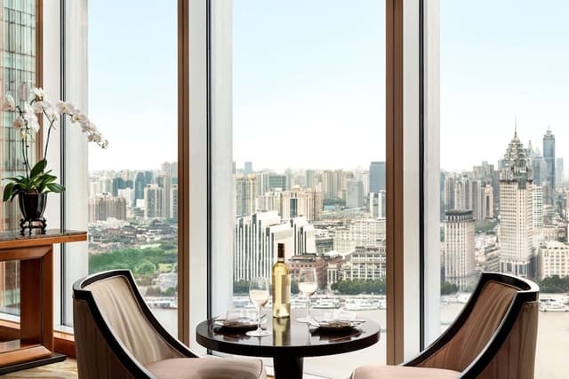 Grand Tower Horizon Executive 1 King