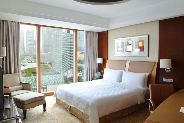 Grand Tower Horizon Executive 1 King