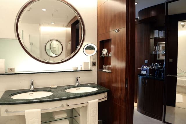 Grand Tower Horizon Executive 1 King