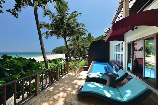 Andaman Beach Suite