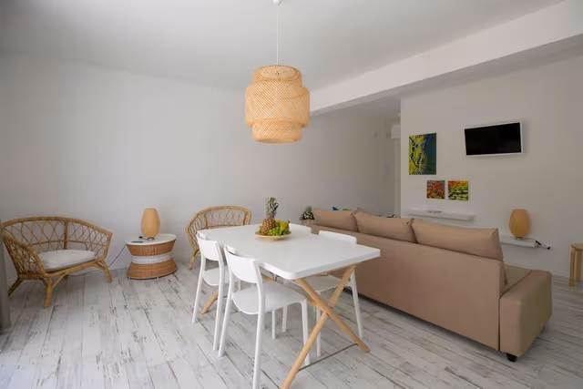 Luxury Apartment, 2 Bedrooms, 2 Bathrooms, Garden Area