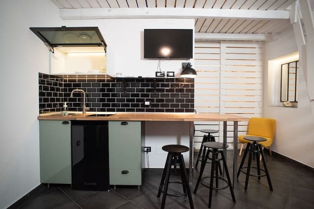 Studio Suite, Balcony (Green)