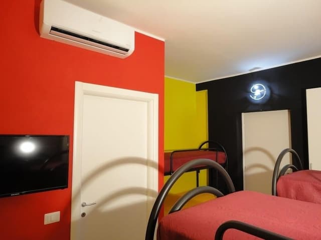 Standard Shared Dormitory, Men only, Shared Bathroom (6 Pax)