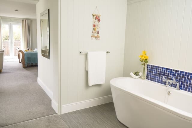 Suite, Ensuite (Harbour Suite, 1st Floor)