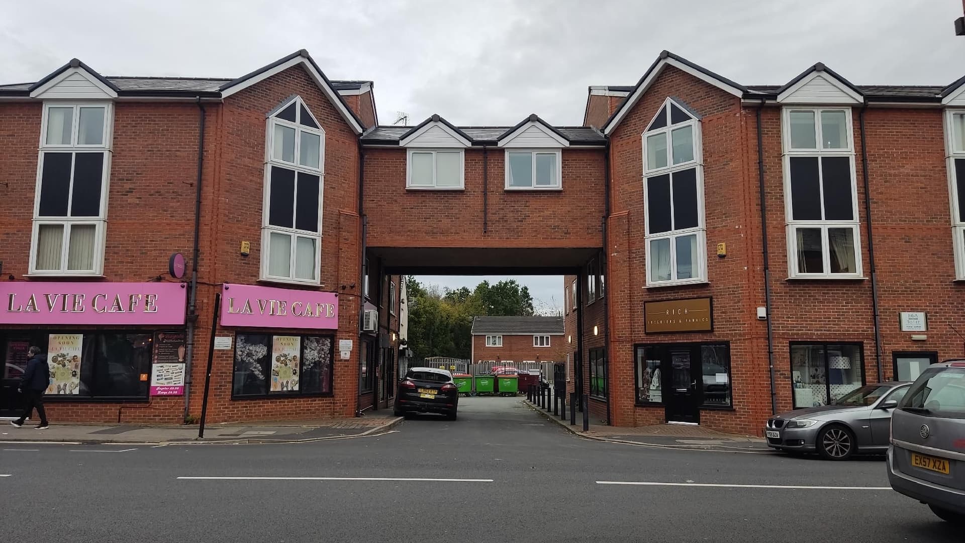 Modern 1-Bed Flat in Wigan