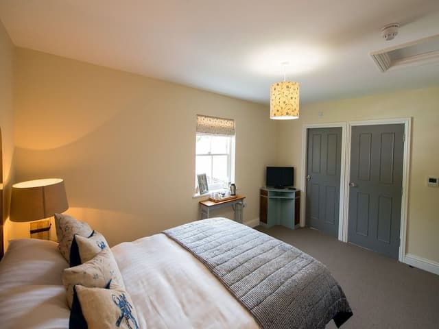Luxury Double Room, Ensuite (King Bed and Bunk Bed)