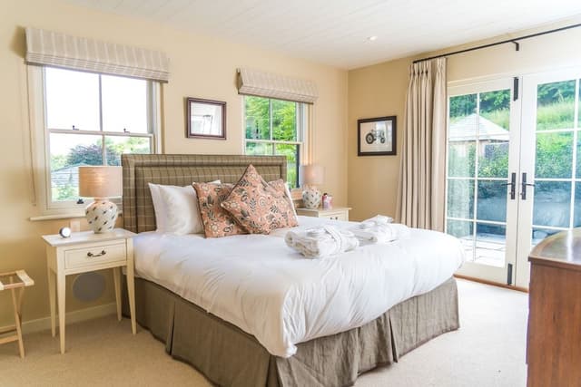 Luxury Cottage, Ensuite, Garden View (6 Bedroom House)