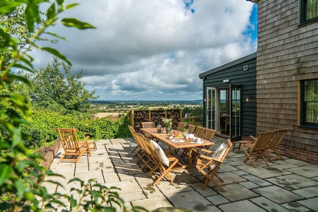 Luxury Cottage, Ensuite, Garden View (6 Bedroom House)